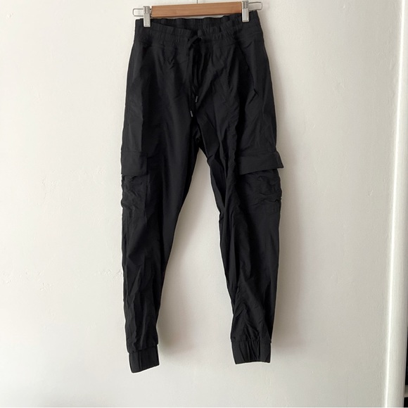 Eddie Bauer Black Trail Breeze Cargo Joggers - Picture 2 of 4